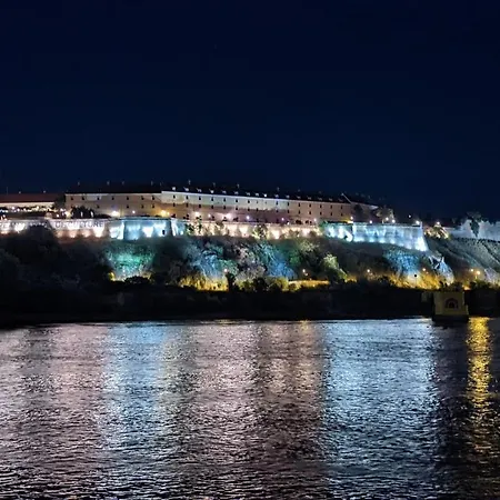 Center, Private Garage, Danube & Fortress, 3 Bdrm 2 Bath *