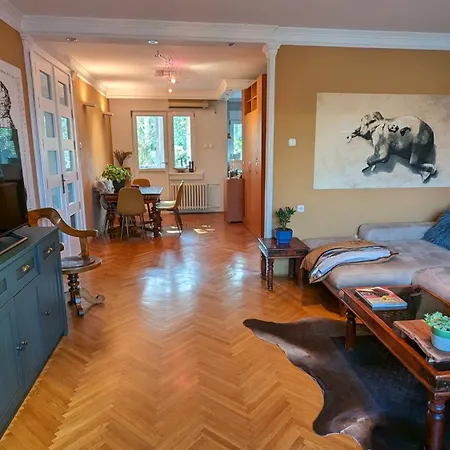 Center, Private Garage, Danube & Fortress, 3 Bdrm 2 Bath Apartment