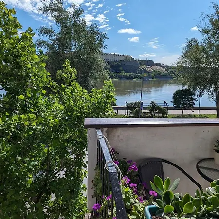 Apartment Center, Private Garage, Danube & Fortress, 3 Bdrm 2 Bath