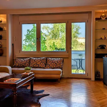 Center, Private Garage, Danube & Fortress, 3 Bdrm 2 Bath Apartment *